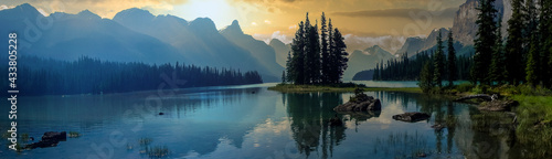 Foto wonderful lake in the mountain outside the city