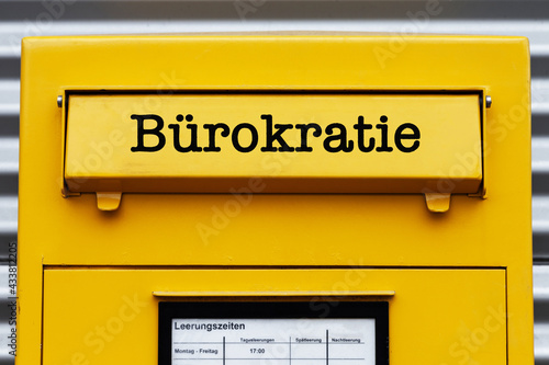 Bürokratie Briefkasten