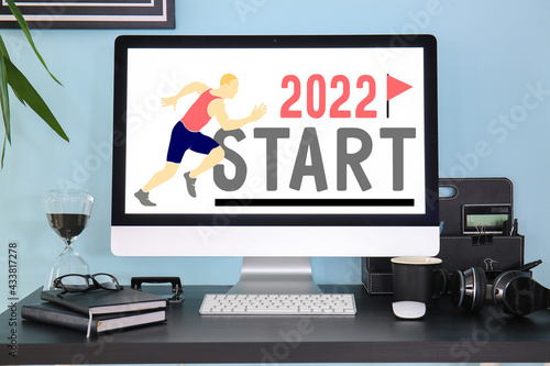 Text 2022 START on screen o...