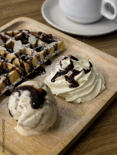 Obraz na płótnie Waffle ice cream w salonie
