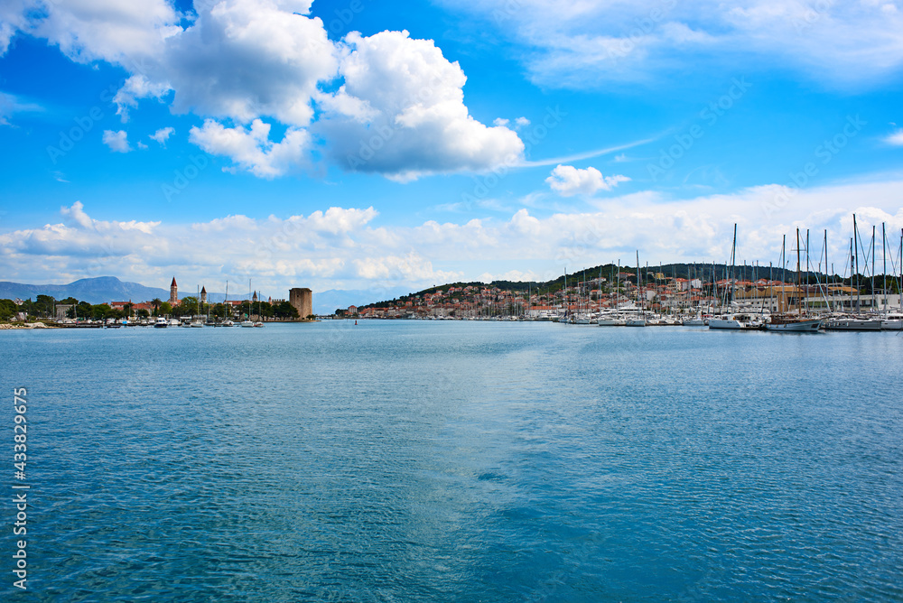 Hafeneinfahrt von Trogir in Kroatien