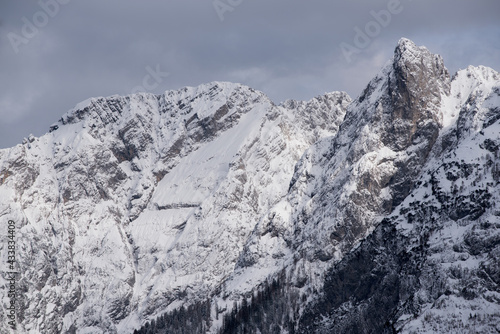 Wallpaper Mural una bella atmosfera di montagna con un cielo ricco di nuvole in periodo primaverile, il mese di maggio ed il clima in montagna Torontodigital.ca