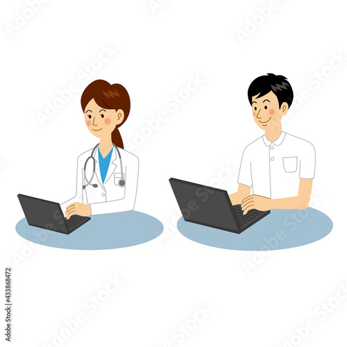 パソコンで仕事をする女医と看護師