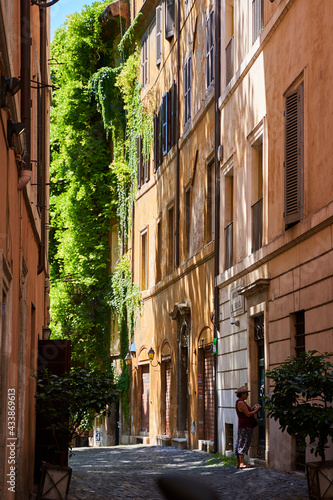 Fototapeta Naklejka Na Ścianę i Meble -  Residential street, Rome 2019