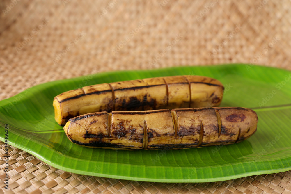 foto-de-boiled-plantains-or-steamed-banana-is-a-popular-breakfast-food