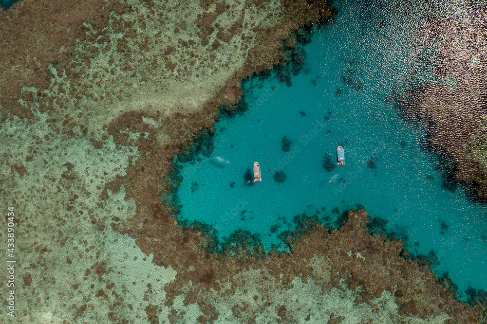 Vol en drone sur le lagon de Mayotte Photos | Adobe Stock
