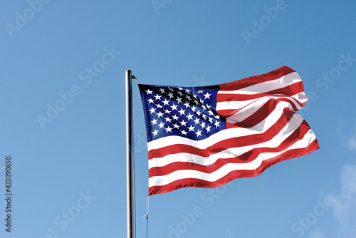 Bandiera americana al vento con un cielo blu, ITA photo