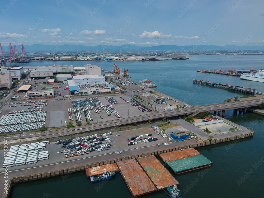 ドローンで空撮した名古屋港の車輸出の風景