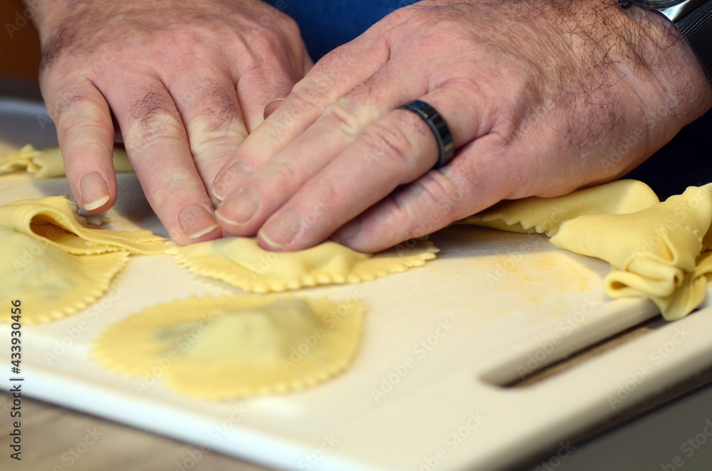 selbstgemachte Ravioli mit Duxelles