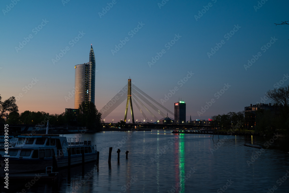 Naklejka premium Bridge over the river in night