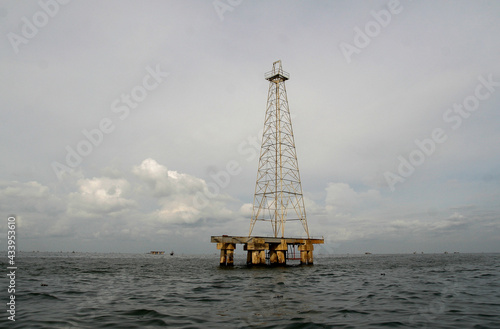 Plataforma petrolera en abandona en el Lago de Maracaibo en Venezuela