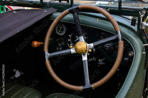 Classic car (detail) © simonmuß