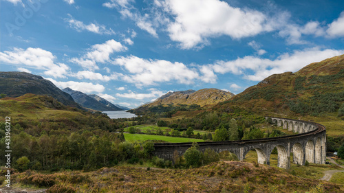 Foto Railway Glenfinnan Viaduct is in the West Highland , Inverness-shire, Scotland
