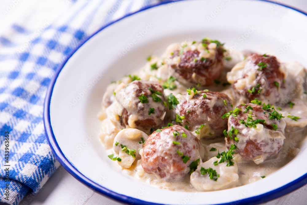 Meatballs with mushroom sauce Spanish recipe Meatballs with mushroom sauce Spanish recipe
