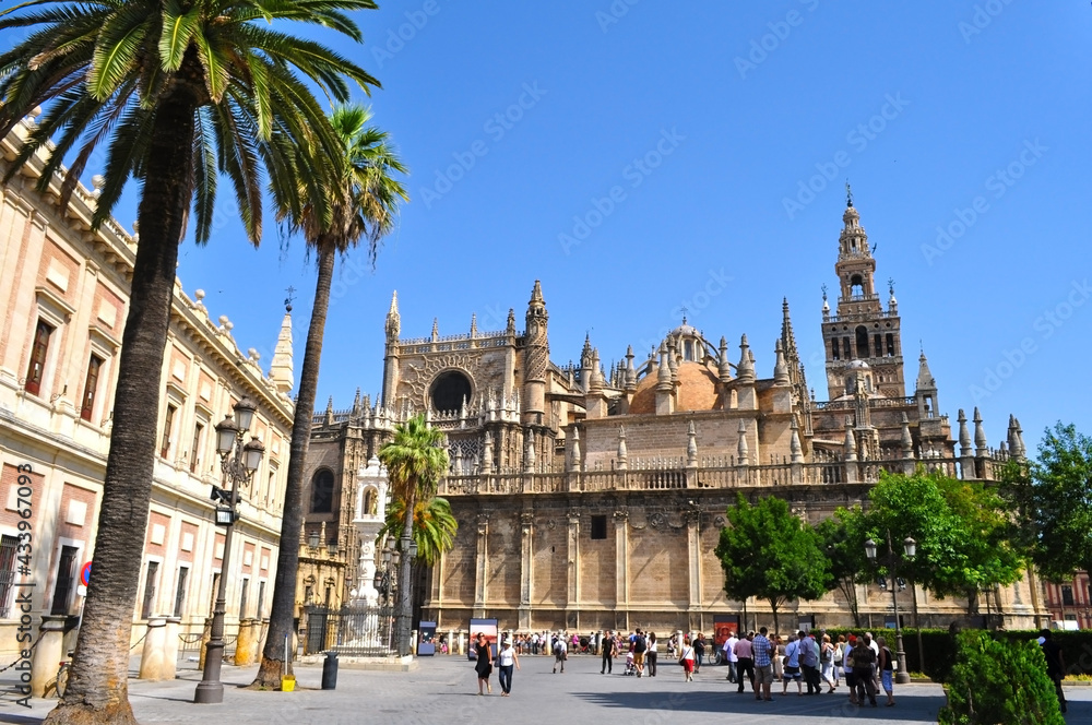 Obraz premium Seville Cathedral on Triumph Square, Spain