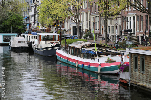 One of the beautiful canals of Amsterdam © Stefano
