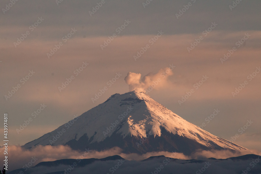 Volcán Cotopaxi en Latacunga, Ecuador Volcán Cotopaxi en Latacunga, Ecuador