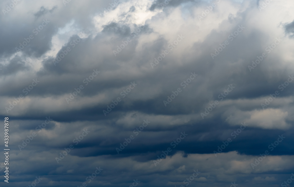 Obraz premium beautiful dark dramatic sky with stormy clouds before the rain