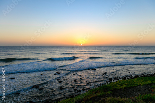 Obraz na płótnie Sunset in Gran Canaria on Canary Island beach and waves w salonie