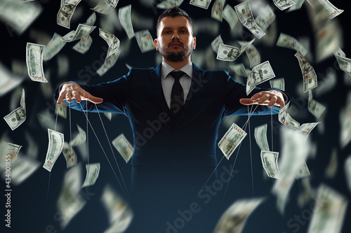 Billede på lærred A man, a puppeteer, makes money through manipulations