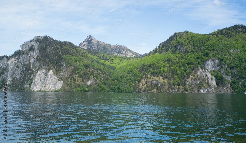 Tourismus - sauberes Wasser und schöne Berge