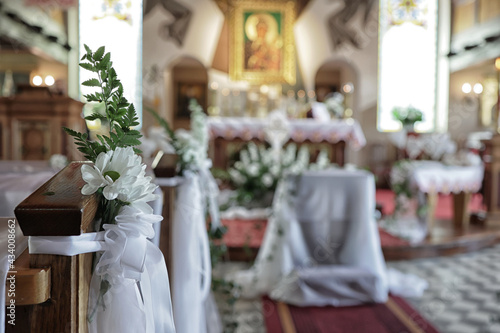 Ozdoba w kościele na pierwszą komunię świętą. 