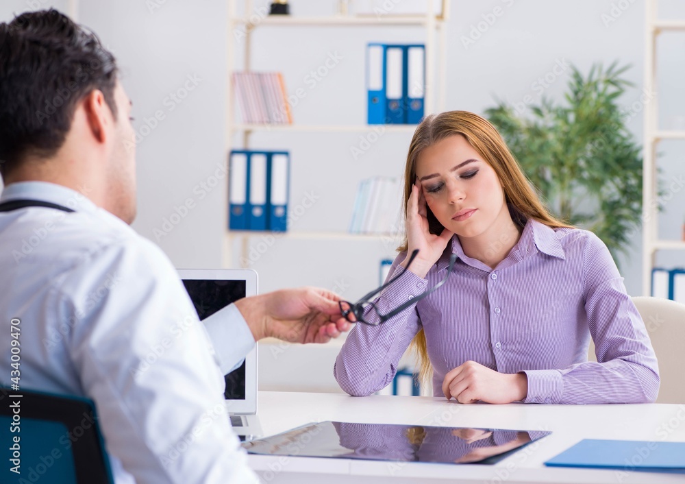 Patient visiting doctor for medical check-up in hospital