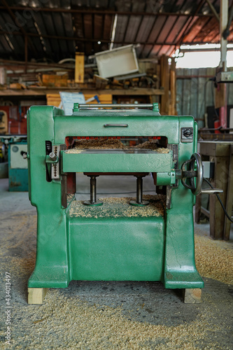 lumber sanding machine, workshop standing lumber cutting machine