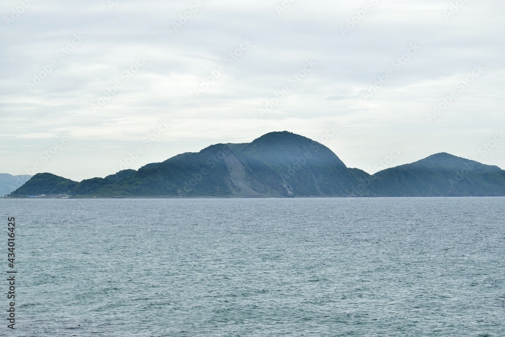 日本海に浮かぶ島