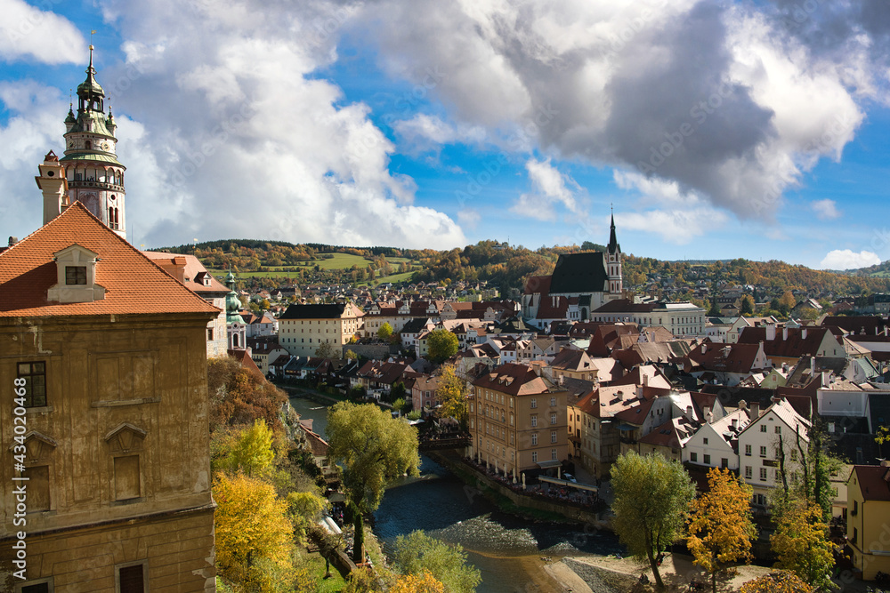 Φωτογραφία Panoramic view from the heights of the city Cesky Krumlov Czech Republic On the afternoon of autumn, the old town in europe and the world heritage site is famous and popular with tourists