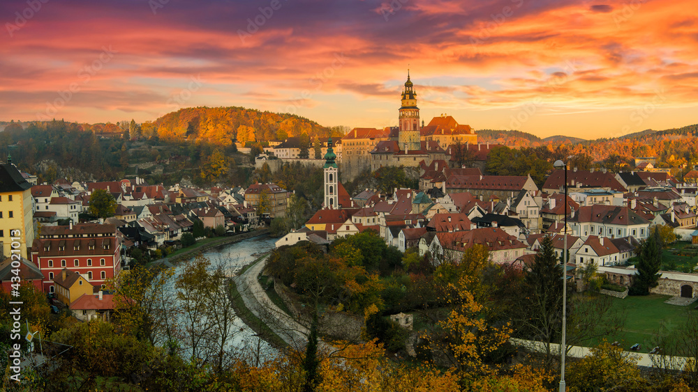 Old town in Cesky Krumlov The Czech Republic, the twilight sky at dawn, the panoramic view of the city in autumn is very beautiful. Viewpoint from a high angle overlooking the city and river.