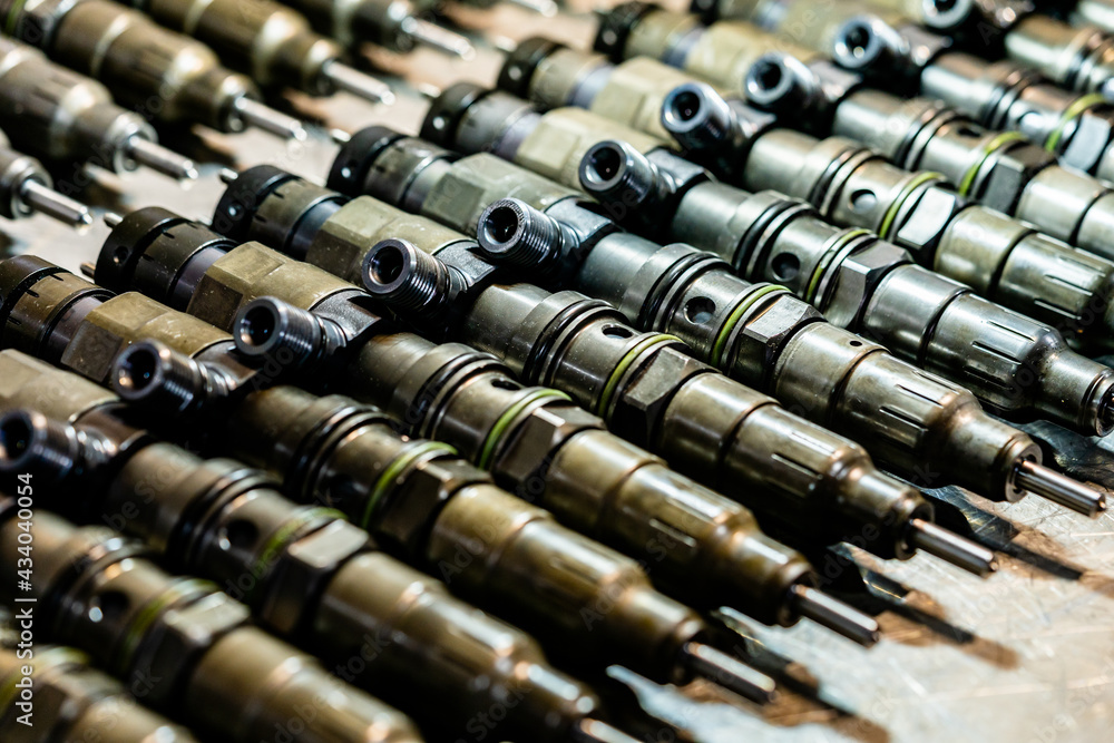 Foto Refurbished fuel pump injectors on display