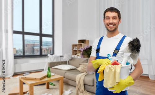 Cuadro en lienzo profession, service and people concept - happy smiling male worker or cleaner in