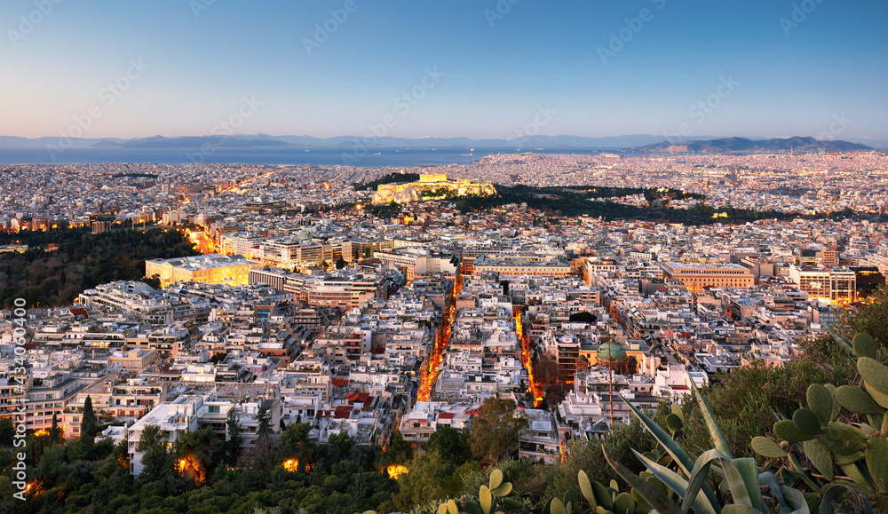Φωτογραφία Cityscape of Athens with illuminated Acropolis hill, Pathenon and sea at night,