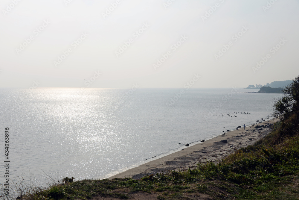 Morgendunst vor Fehmarn am Staberhuk Morgendunst vor Fehmarn am Staberhuk
