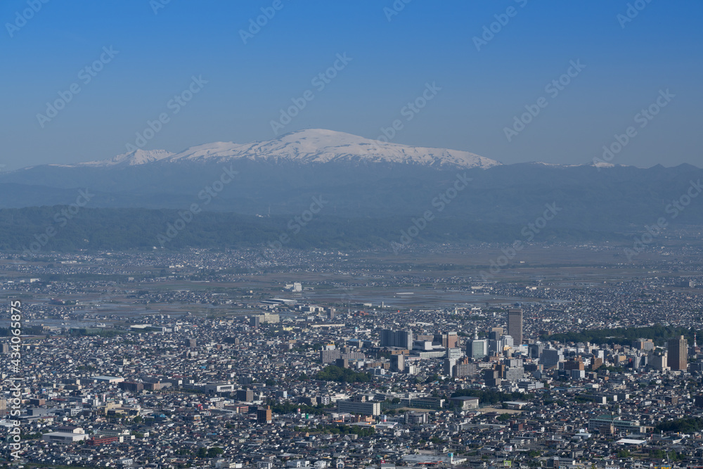 西蔵王公園 展望広場からの眺め〜山形市内と月山