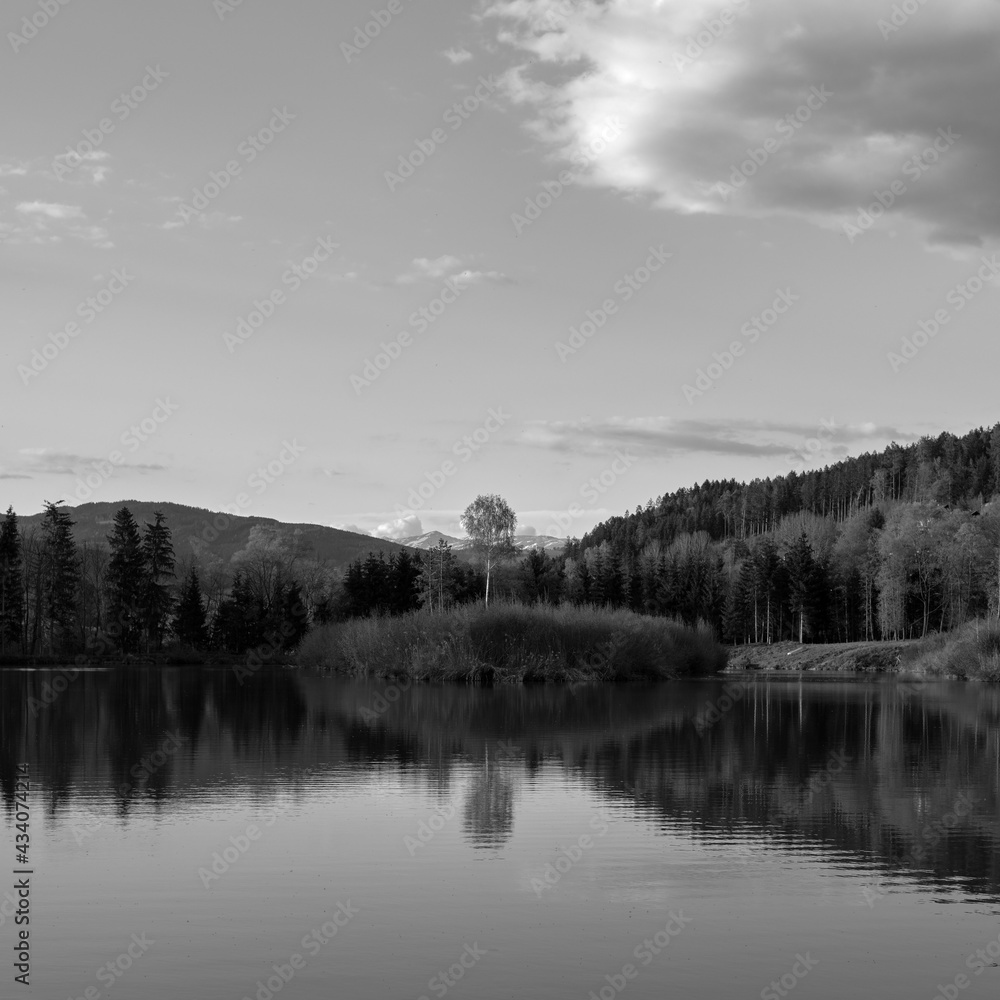 Fototapeta premium lake and mountains