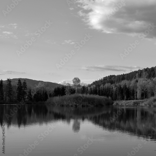 lake and mountains © Georg