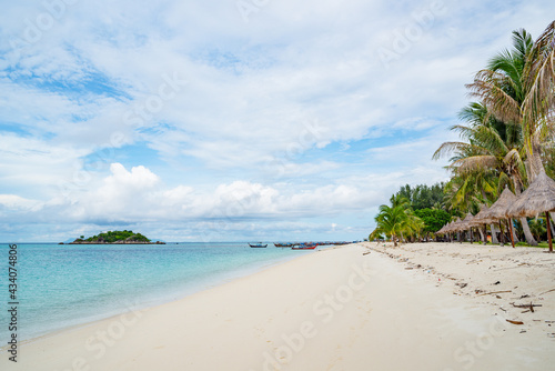 Fototapeta Naklejka Na Ścianę i Meble -  scenic view of Sunset beach of Lipe island, Thailand. Lipe island is known as Maldives of Thailand because there beautiful beach with clear sea water and fantastic coral reef