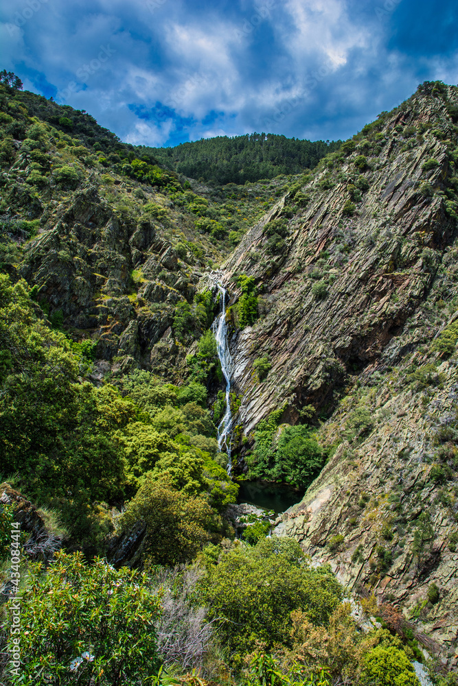 Landscape Of A Spectacular Waterfall In The Middle Of Nature Called: El Chorrituelo De Ovejuela. Located In Las Hurdes, North Of Cáceres-Spain. Nature Landscape Of A Spectacular Waterfall In The Middle Of Nature Called: El Chorrituelo De Ovejuela. Located In Las Hurdes, North Of Cáceres-Spain. Nature