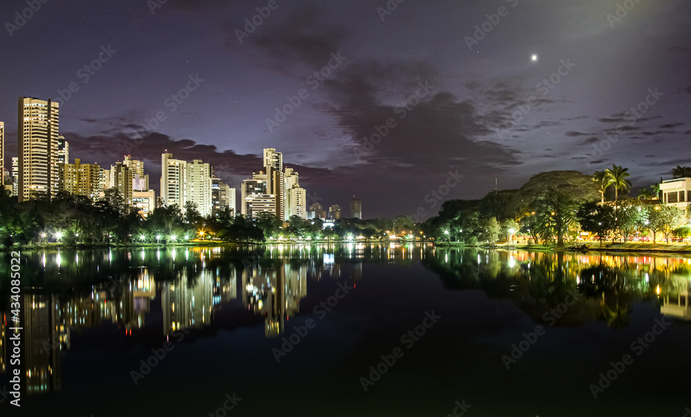 Vista nocturna de una ciudad que amo Vista nocturna de una ciudad que amo