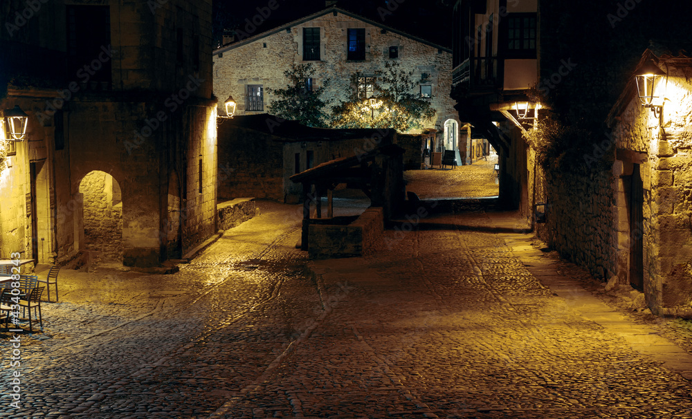 Fototapeta premium Night view without people in the beautiful and tourist medieval Spanish town of Santillana del Mar in Cantabria.