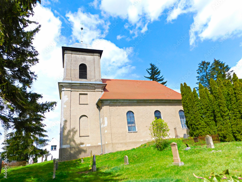 Evangelische Dorfkirche aus dem 14. Jahrhundert