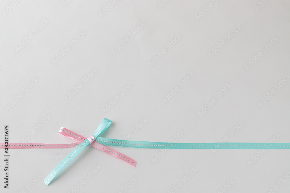 ピンクとブルーのリボン