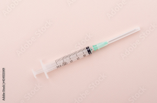 A medical syringe with a plastic body and a metal needle.