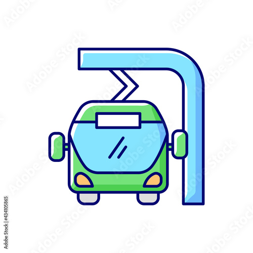 Electric bus en route charging RGB color icon. Filling up battery of tourism vehicle. Ecological traveling ideas. Eco transportation. Isolated vector illustration