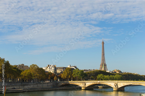 Eiffel tower Paris © Retan