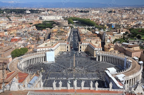 Vatican City and Rome - Saint Peter's Square © Tupungato