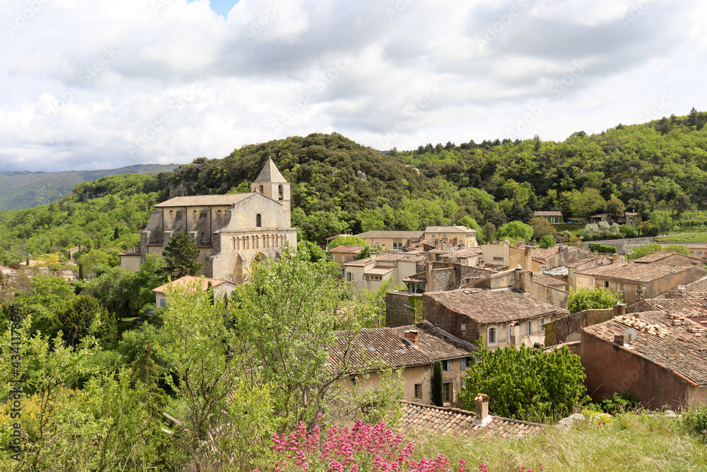 Fototapeta premium Das alte Bergdorf Saignon, Provence, Frankreich