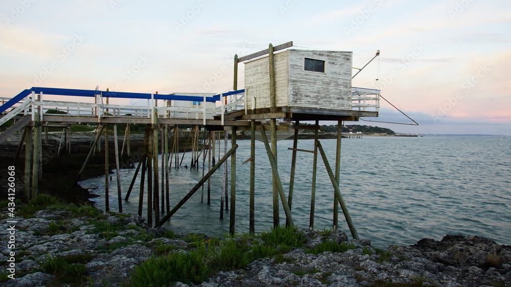 Carrelet pêcherie à Saint-Palais-Sur-Mer Carrelet pêcherie à Saint-Palais-Sur-Mer